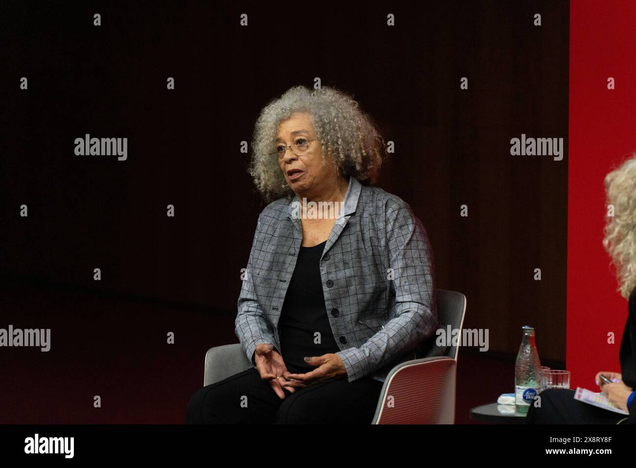 Barcelona, Spain. 27th May, 2024. Angela Davis gives a lecture at Pompeu Fabra University in