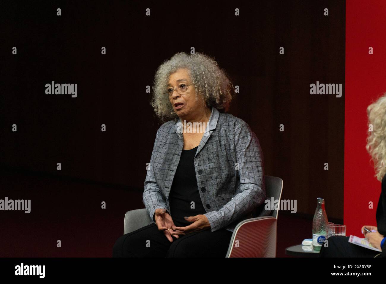 Barcelona, Spain. 27th May, 2024. Angela Davis gives a lecture at Pompeu Fabra University in Barcelona, where she spoke about racism, the Palestine conflict, and capitalism in society and universities. Angela Davis pronuncia una conferencia en la Universidad Pompeu Fabra de Barcelona, donde ha hablado sobre el racismo, el conflicto de Palestina y el capitalismo en la sociedad y las universidades. IN THE PIC:Angela Davis, monica tarribas News politics -Barcelona, Spain monday, may 27, 2024 (Photo by Eric Renom/LaPresse) Credit: LaPresse/Alamy Live News Stock Photo