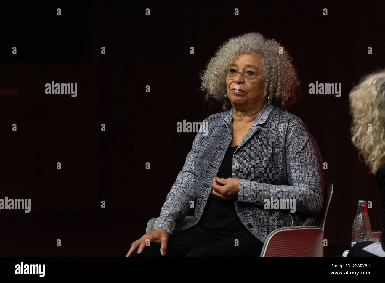 Barcelona, Spain. 27th May, 2024. Angela Davis gives a lecture at Pompeu Fabra University in Barcelona, where she spoke about racism, the Palestine conflict, and capitalism in society and universities. Angela Davis pronuncia una conferencia en la Universidad Pompeu Fabra de Barcelona, donde ha hablado sobre el racismo, el conflicto de Palestina y el capitalismo en la sociedad y las universidades. IN THE PIC:Angela Davis, monica tarribas News politics -Barcelona, Spain monday, may 27, 2024 (Photo by Eric Renom/LaPresse) Credit: LaPresse/Alamy Live News Stock Photo