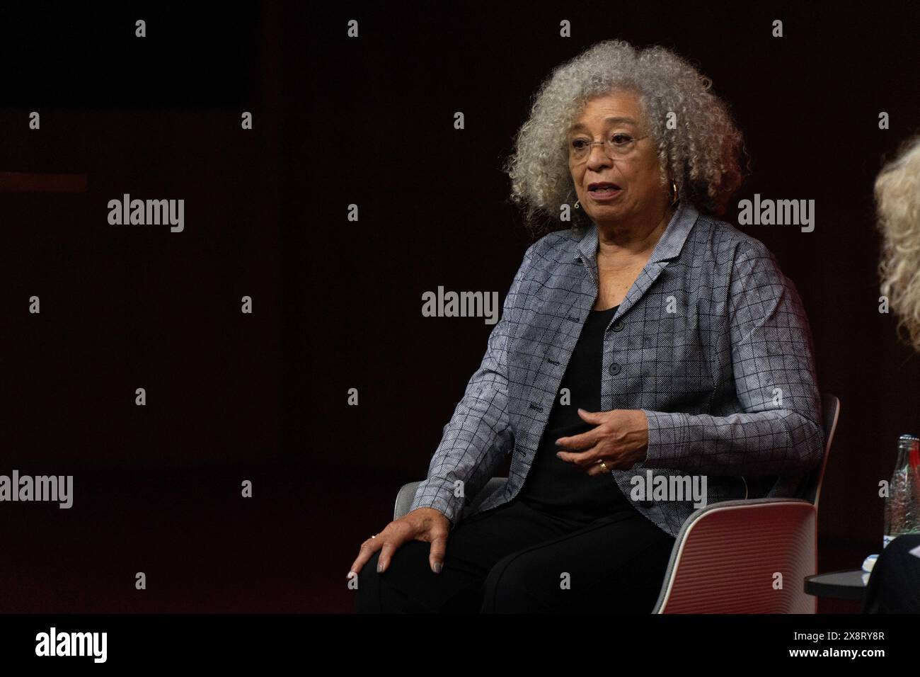 Barcelona, Spain. 27th May, 2024. Angela Davis gives a lecture at Pompeu Fabra University in Barcelona, where she spoke about racism, the Palestine conflict, and capitalism in society and universities. Angela Davis pronuncia una conferencia en la Universidad Pompeu Fabra de Barcelona, donde ha hablado sobre el racismo, el conflicto de Palestina y el capitalismo en la sociedad y las universidades. IN THE PIC:Angela Davis, monica tarribas News politics -Barcelona, Spain monday, may 27, 2024 (Photo by Eric Renom/LaPresse) Credit: LaPresse/Alamy Live News Stock Photo