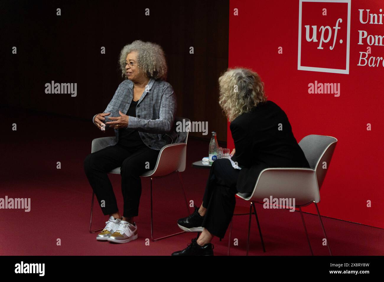 Barcelona, Spain. 27th May, 2024. Angela Davis gives a lecture at Pompeu Fabra University in Barcelona, where she spoke about racism, the Palestine conflict, and capitalism in society and universities. Angela Davis pronuncia una conferencia en la Universidad Pompeu Fabra de Barcelona, donde ha hablado sobre el racismo, el conflicto de Palestina y el capitalismo en la sociedad y las universidades. IN THE PIC:Angela Davis, monica tarribas News politics -Barcelona, Spain monday, may 27, 2024 (Photo by Eric Renom/LaPresse) Credit: LaPresse/Alamy Live News Stock Photo