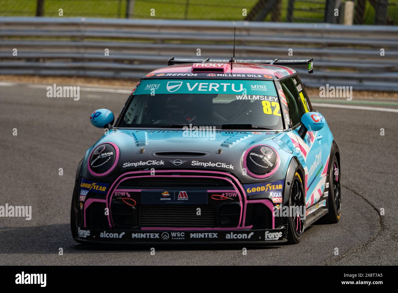 Lydia Mini Racing Sevenoaks, Kent - May 11th 2024: Vertu Motors Mini Challenge Brands ...