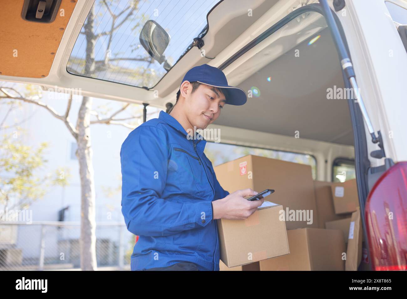 Delivery logistics smartphone boxes hi-res stock photography and images ...
