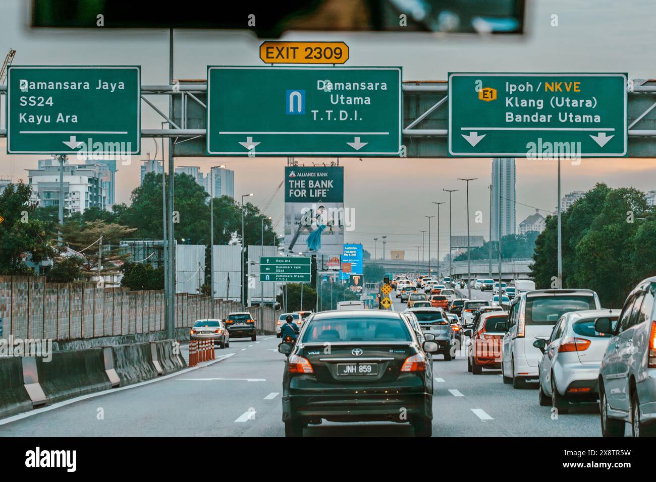 Kuala Lumpur, Malaysia - October 12 2024 : Traffic of Kuala Lumpur Highway in Damansara, Ipoh Stock Photo