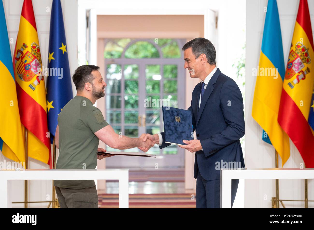 Madrid, Spain. 27th May, 2024. Ukrainian President Volodymyr Zelensky (left) and Spanish Prime Minister Pedro Sanchez (right) sign a bilateral security agreement at Moncloa Palace in Madrid. Both have signed a bilateral security agreement, which includes military supplies ranging from Patriot missiles to Leopard tanks, amounting to 1.129 billion euros. (Photo by Miguel Candela/SOPA Images/Sipa USA) Credit: Sipa USA/Alamy Live News Stock Photo