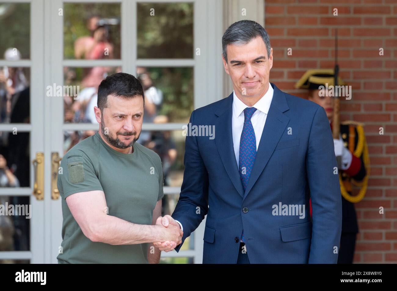 Madrid, Spain. 27th May, 2024. Ukrainian President Volodymyr Zelensky (left) is greeted by Spanish Prime Minister Pedro Sanchez (right) at Moncloa Palace in Madrid. Both have signed a bilateral security agreement, which includes military supplies ranging from Patriot missiles to Leopard tanks, amounting to 1.129 billion euros. (Photo by Miguel Candela/SOPA Images/Sipa USA) Credit: Sipa USA/Alamy Live News Stock Photo