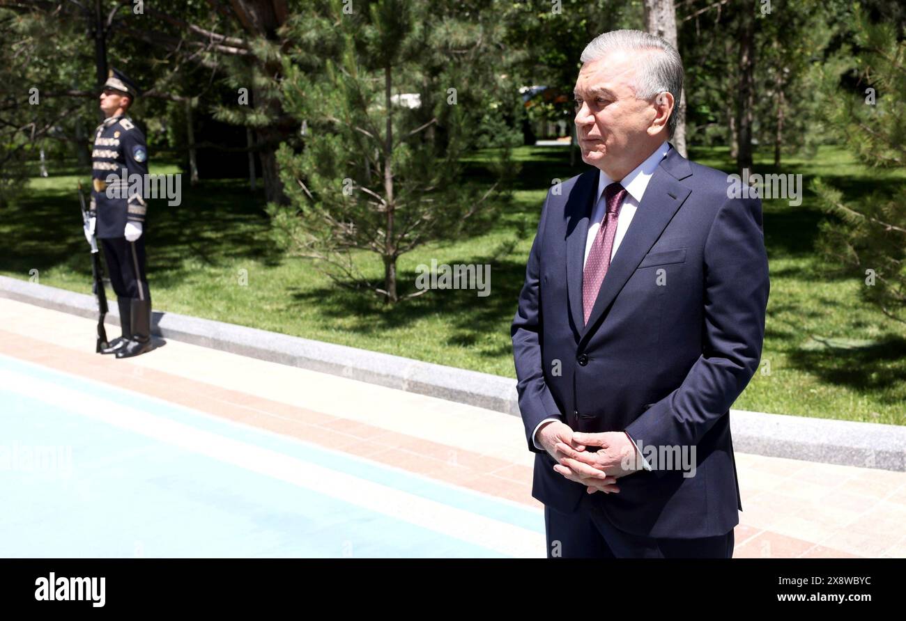 Tashkent, Uzbekistan. 27th May, 2024. Uzbek President Shavkat Mirziyoyev waits to welcome Russian President Vladimir Putin for the formal arrival ceremony at the Kuksaroy Presidential Palace, May 27, 2024, in Tashkent, Uzbekistan. Credit: Mikhail Metzel/Kremlin Pool/Alamy Live News Stock Photo