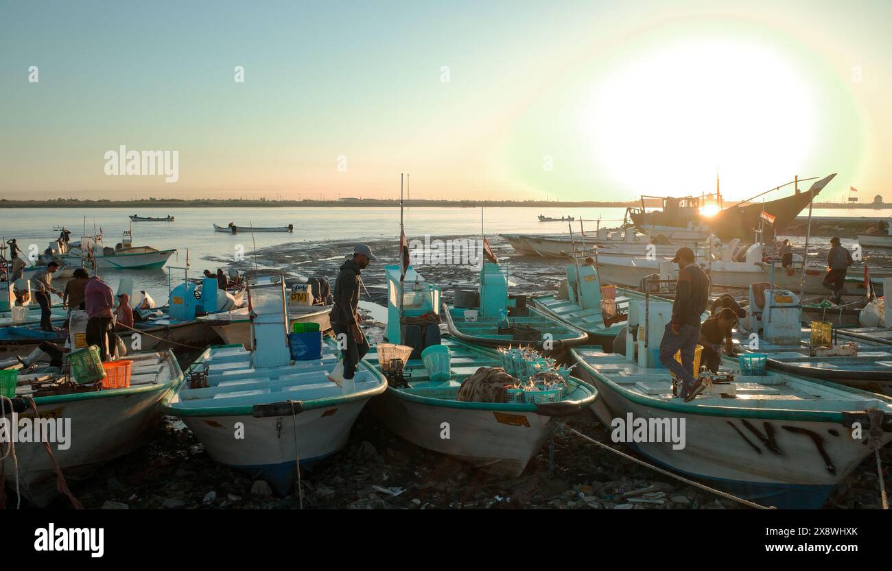 Daily labor of fishermen hi-res stock photography and images - Alamy