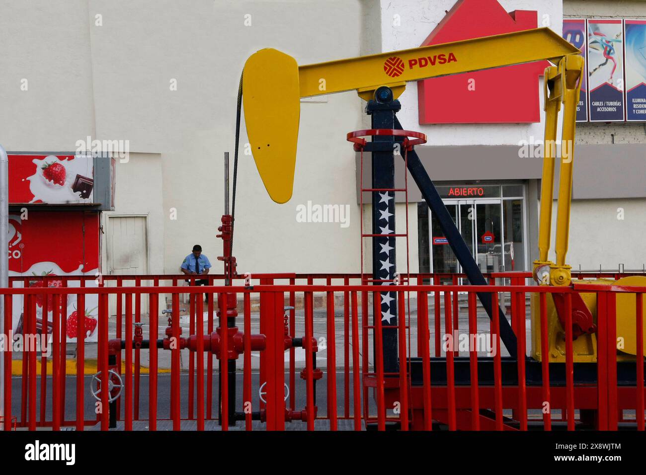 Maracaibo, Venezuela. 14-11-2010. An Pump oil and oil tanke are seen on the street of Capital oil State  of Veenzuela. Photo by: Jose I. Bula. Stock Photo