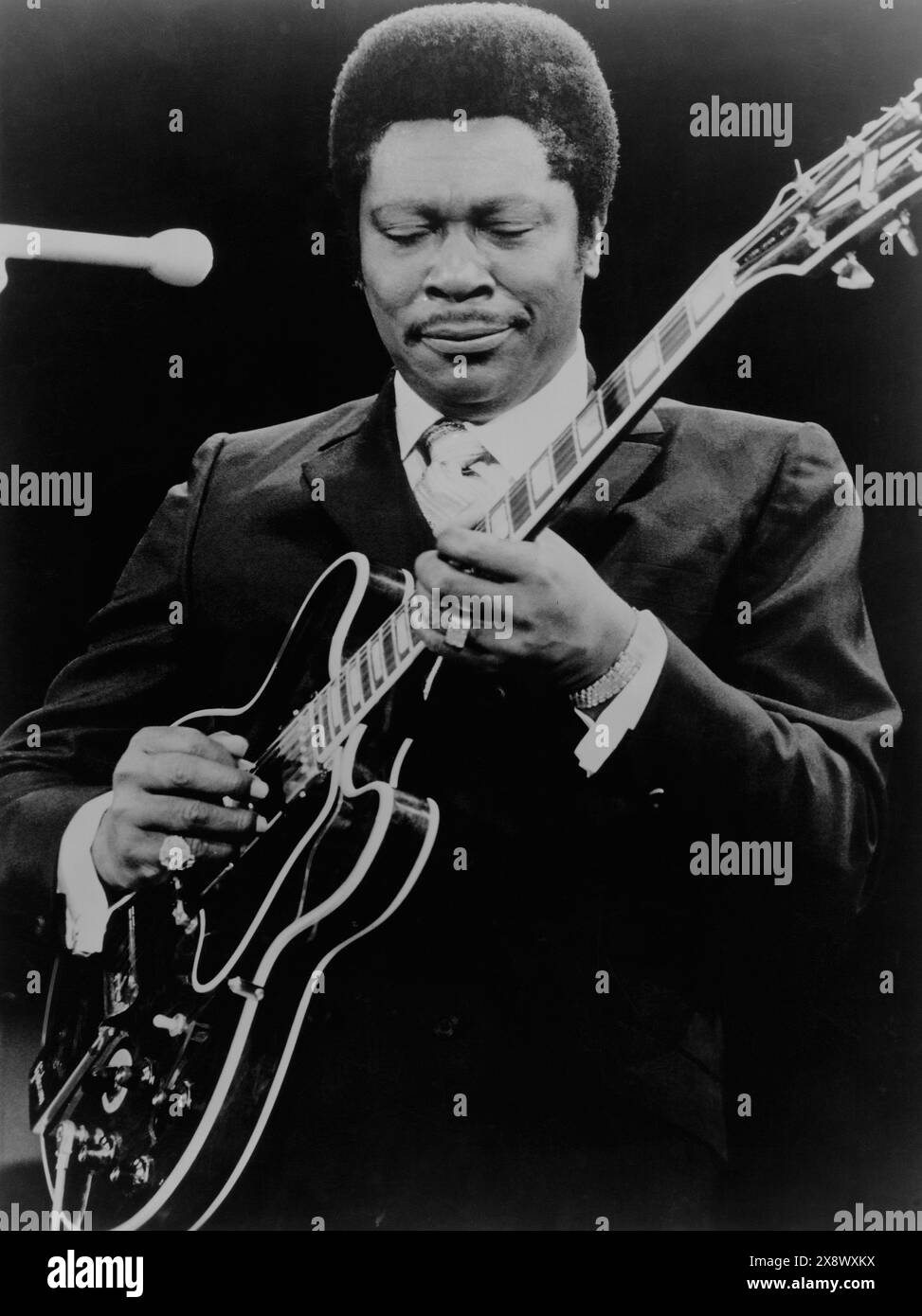 Entertainer, BB King, performing with his guitar Stock Photo - Alamy