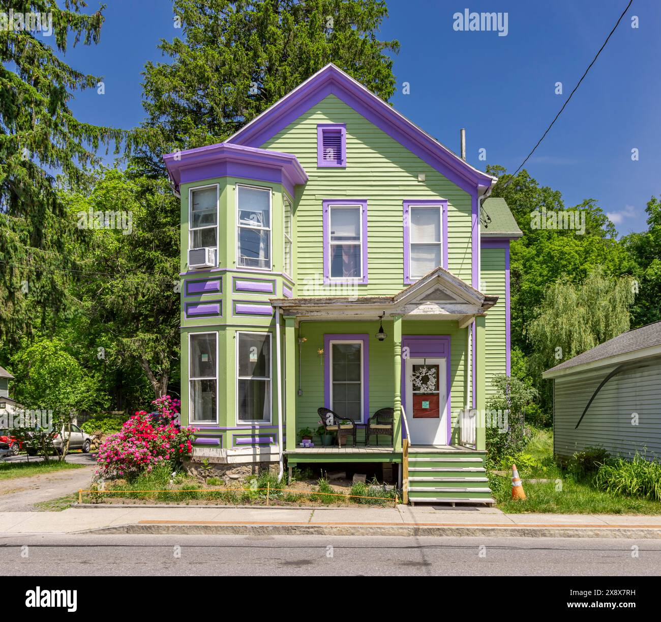 Victorian porch detail hi-res stock photography and images - Alamy
