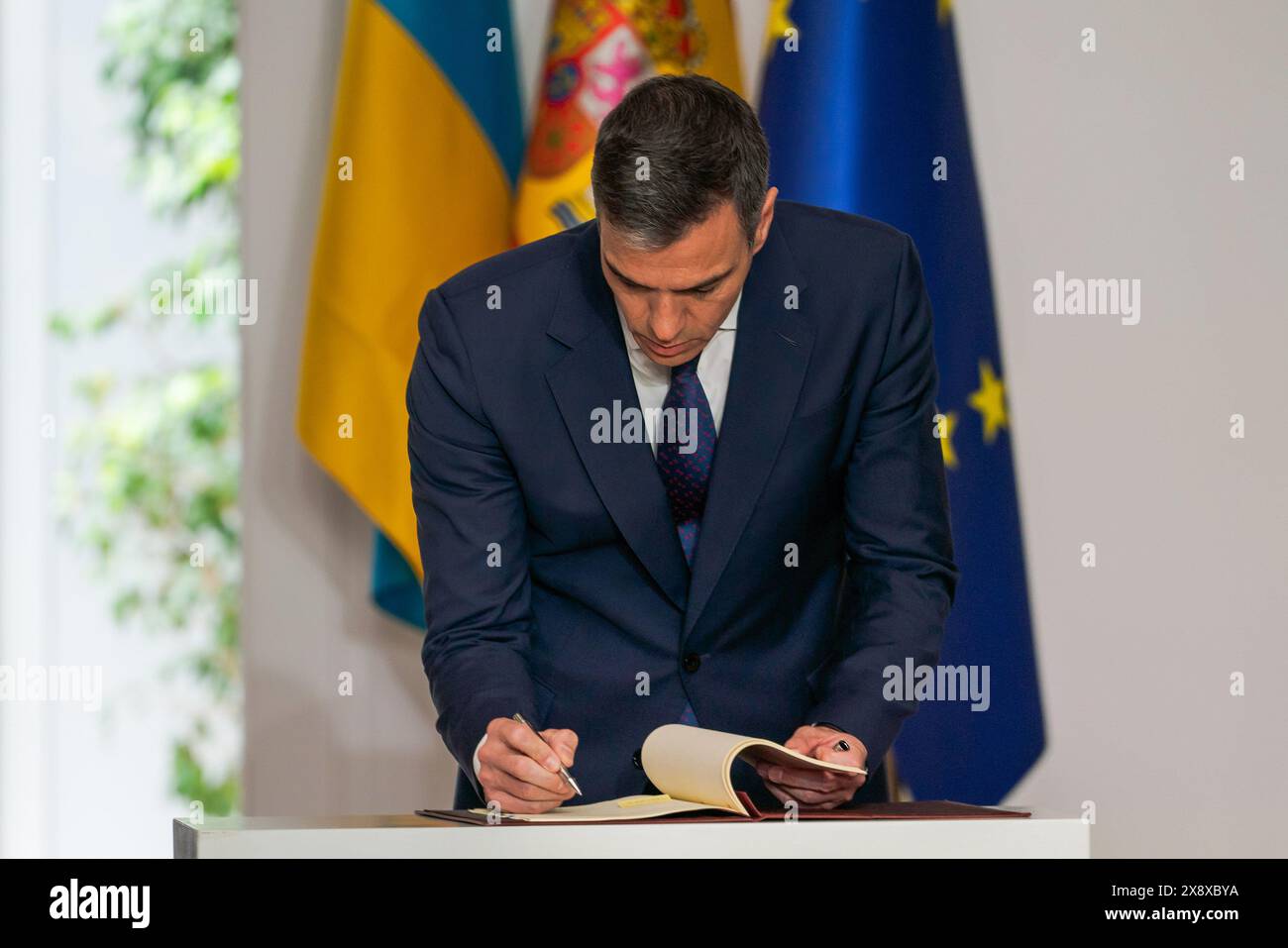 Madrid, Spain. 27th May, 2024. Spanish Prime Minister Pedro Sanchez seen signing an agreement at Moncloa Palace in Madrid. Spain and Ukraine sign a bilateral security agreement: 'Defense, security, peace, and reconstruction are our priorities.' Credit: SOPA Images Limited/Alamy Live News Stock Photo