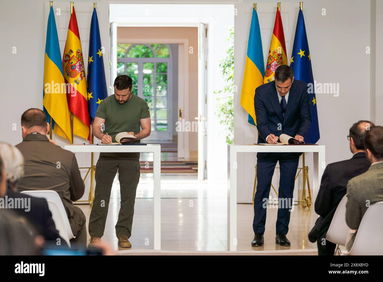 Madrid, Spain. 27th May, 2024. President of Ukraine Volodymyr Zelenskyy (L) and Spanish Prime Minister Pedro Sanchez (R) seen signing an agreement at Moncloa Palace in Madrid. Spain and Ukraine sign a bilateral security agreement: 'Defense, security, peace, and reconstruction are our priorities.' Credit: SOPA Images Limited/Alamy Live News Stock Photo
