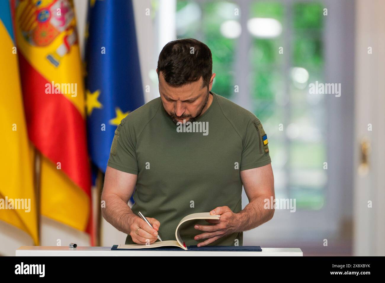 Madrid, Spain. 27th May, 2024. President of Ukraine Volodymyr Zelenskyy signing an agreement at Moncloa Palace in Madrid. Spain and Ukraine sign a bilateral security agreement: 'Defense, security, peace, and reconstruction are our priorities.' Credit: SOPA Images Limited/Alamy Live News Stock Photo