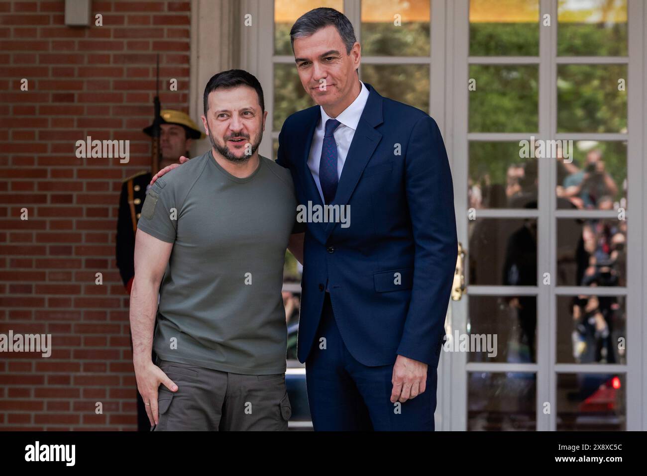 Madrid, Spain. 27th May, 2024. Ukrainian President Volodymyr Zelenskyy (L) is welcomed by the Spanish Prime Minister Pedro Sanchez (R) during a state visit at Moncloa Palace in Madrid. Spain and Ukraine sign a bilateral security agreement: 'Defense, security, peace, and reconstruction are our priorities.' (Photo by Guillermo Gutierrez Carrascal/SOPA Images/Sipa USA) Credit: Sipa USA/Alamy Live News Stock Photo