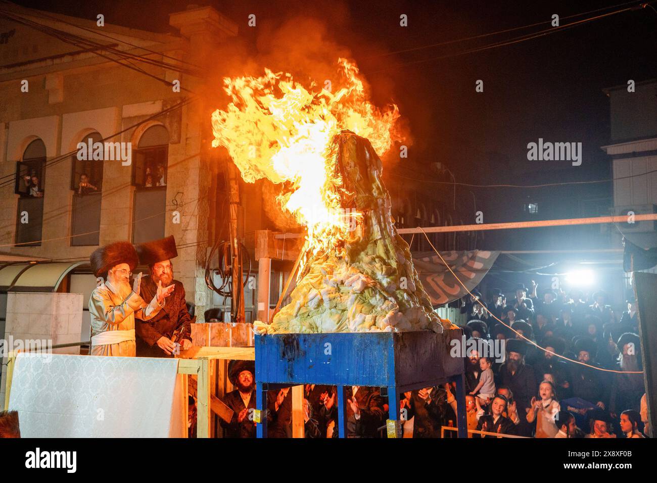 Grand rabbi of lelov hasidic court celebrates the lighting of lag ba