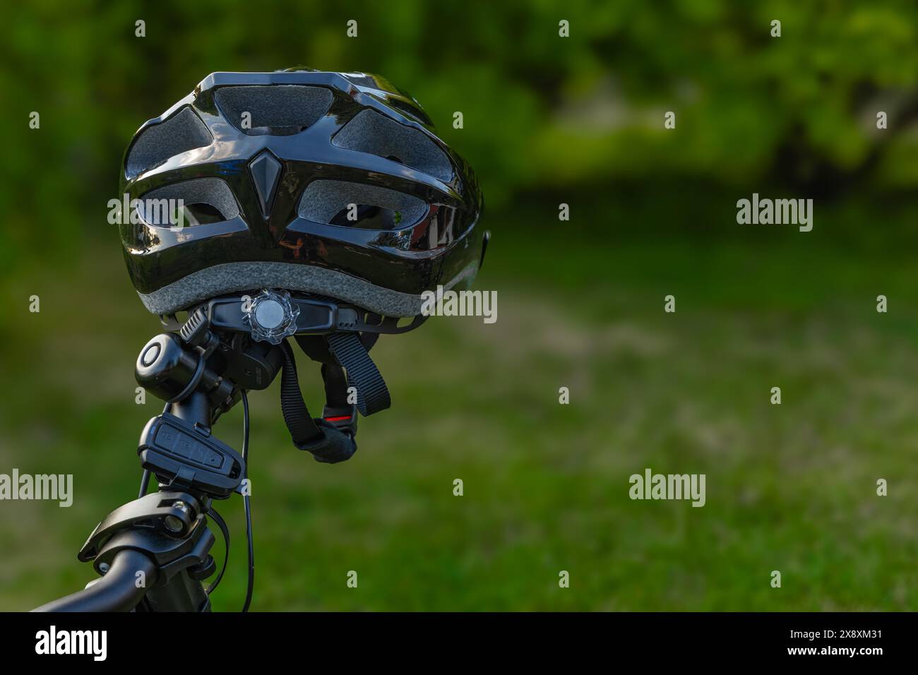 protective-bicycle-helmet-mounted-on-handlebars-protecting-the-cyclist