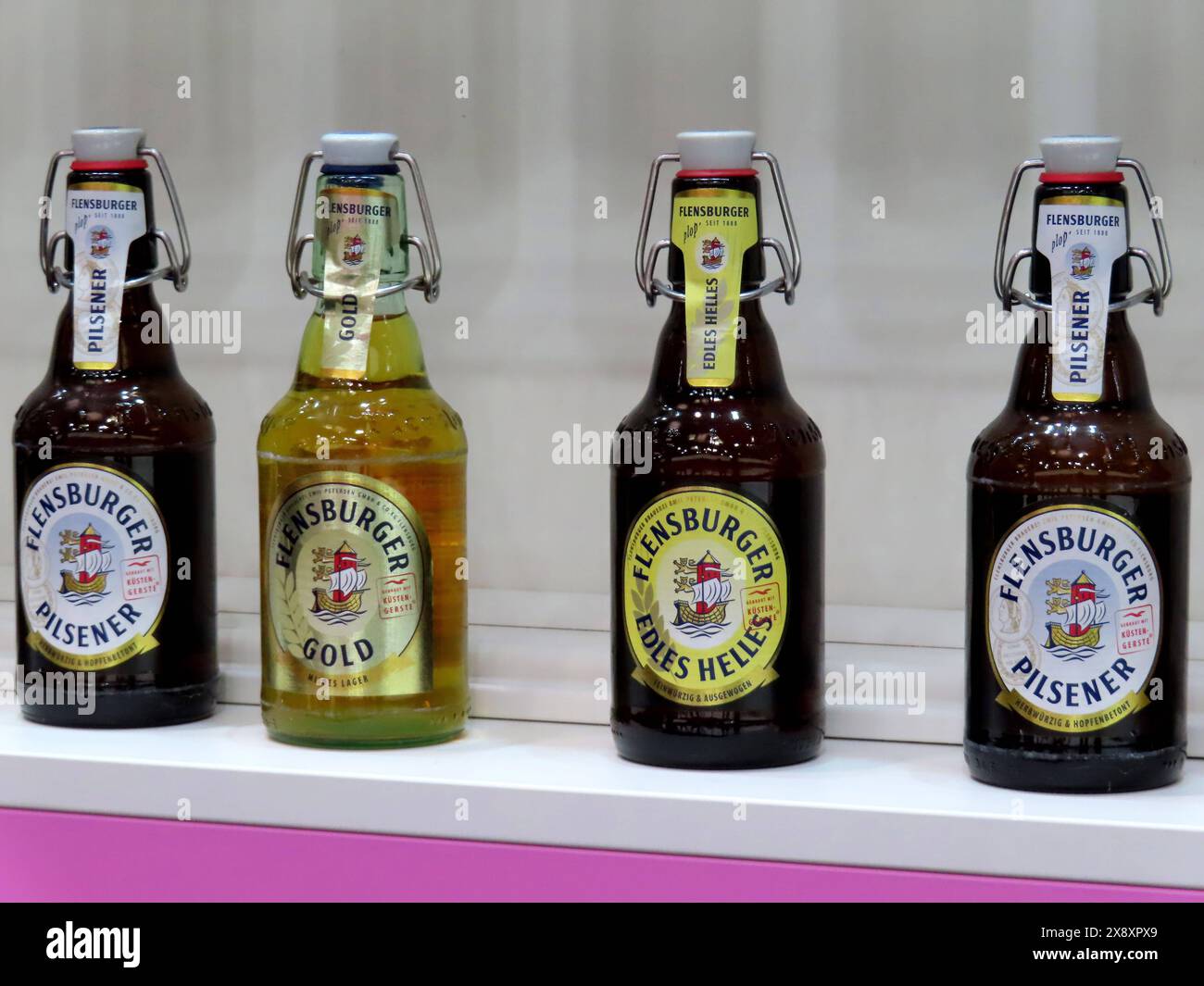 ...da lacht das Herz des Genießers, gesehen am Pressetag 27.5.2024 drupa 2024 Messe Bierflaschen Design auf Kurz Stand *** The connoisseurs heart laughs, seen on press day 27 5 2024 drupa 2024 trade fair beer bottle design at Kurz stand Stock Photo