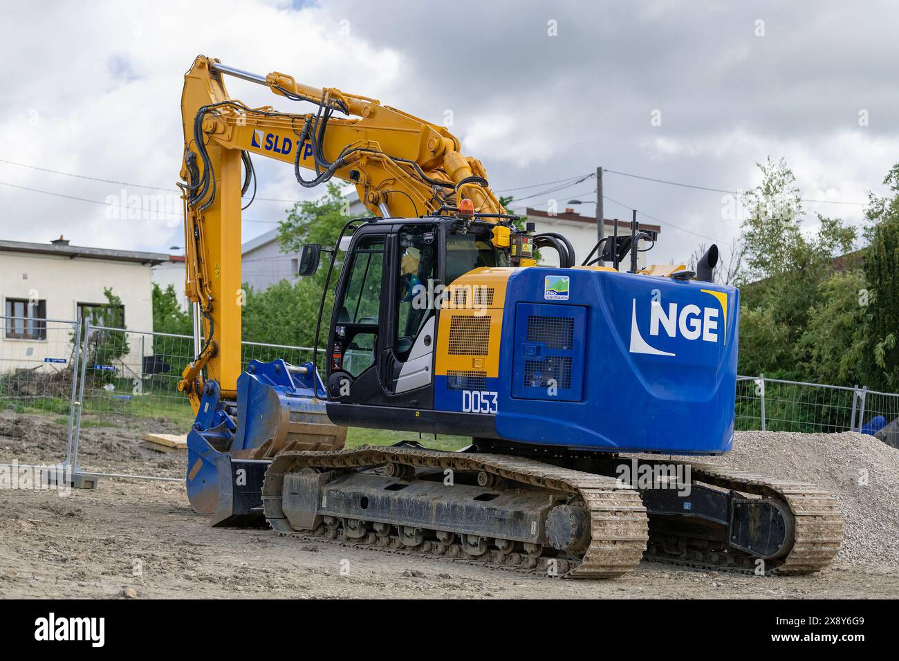 ZX180-7 Medium Excavators - HitachiCM Europe