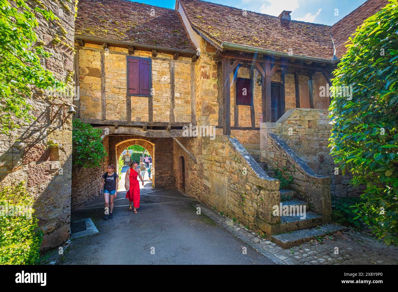 france-lot-dordogne-valley-loubressac-perched-medieval-village