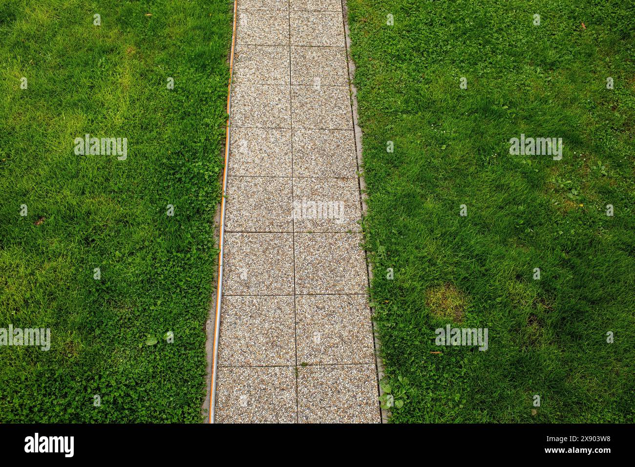 Pathway in garden high quality hi-res stock photography and images - Alamy