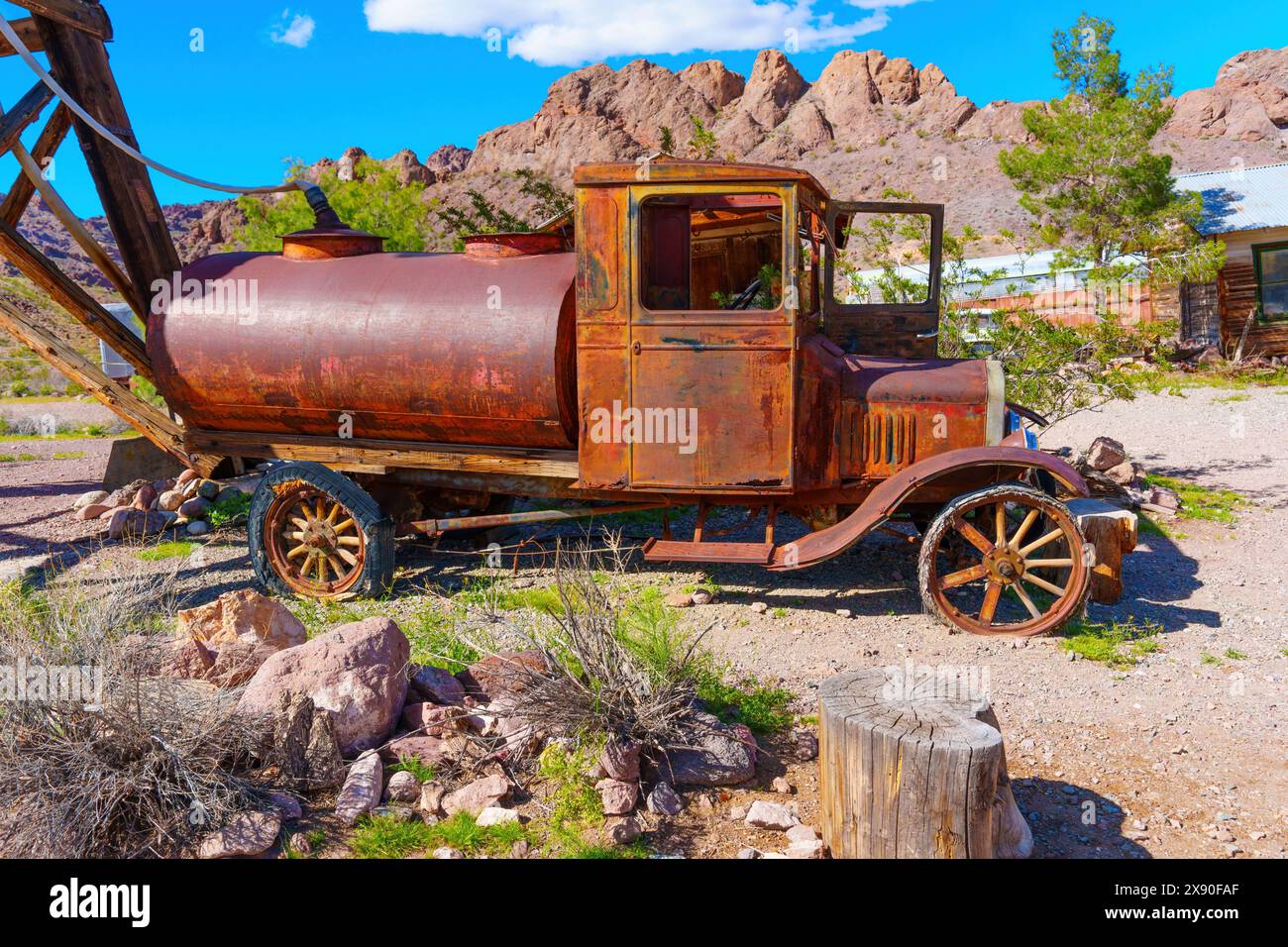 Nelson, Nevada - April 15, 2024: Rustic vintage water delivery truck in a desert environment Stock Photo