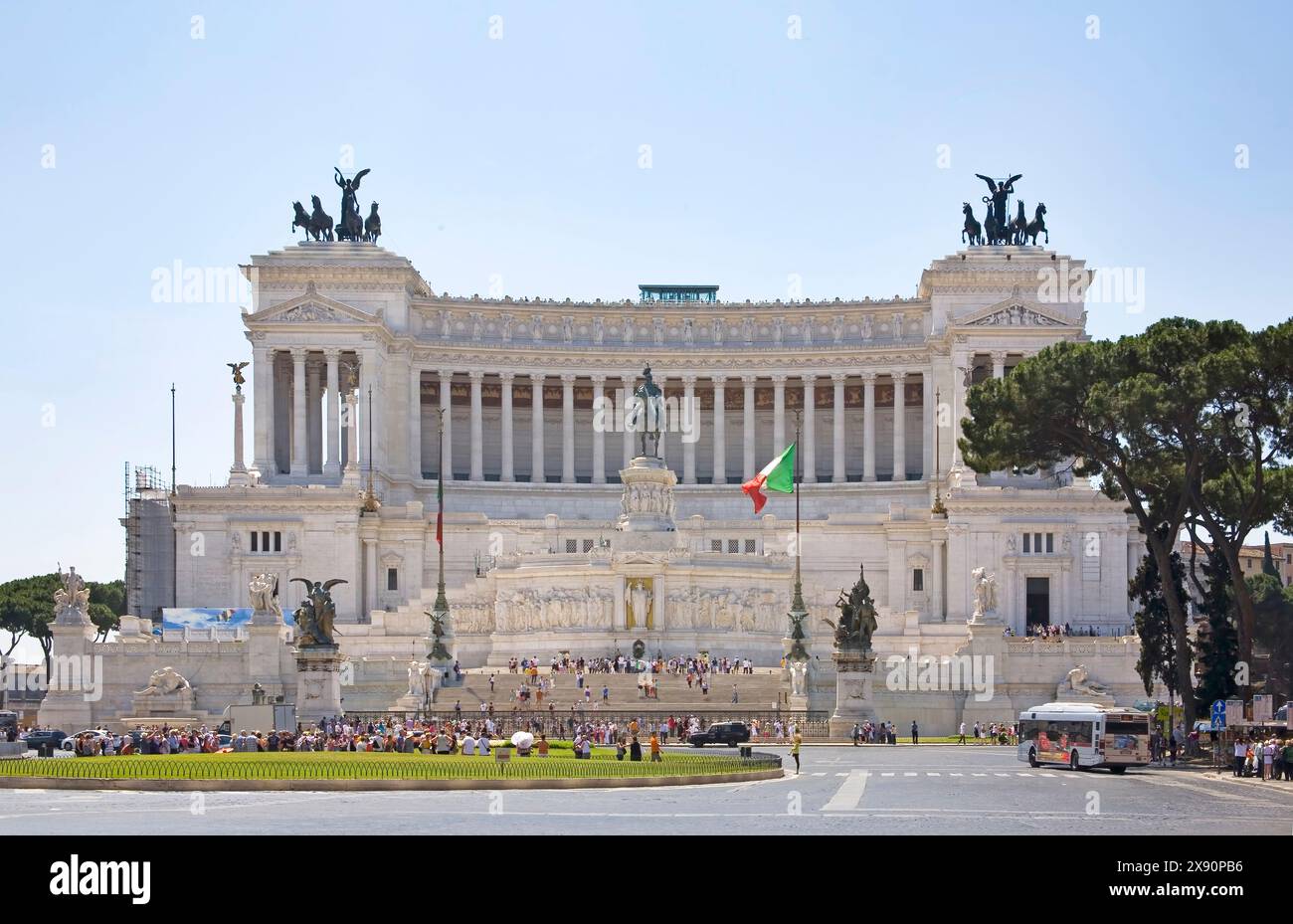 Vittoria monument hi-res stock photography and images - Alamy