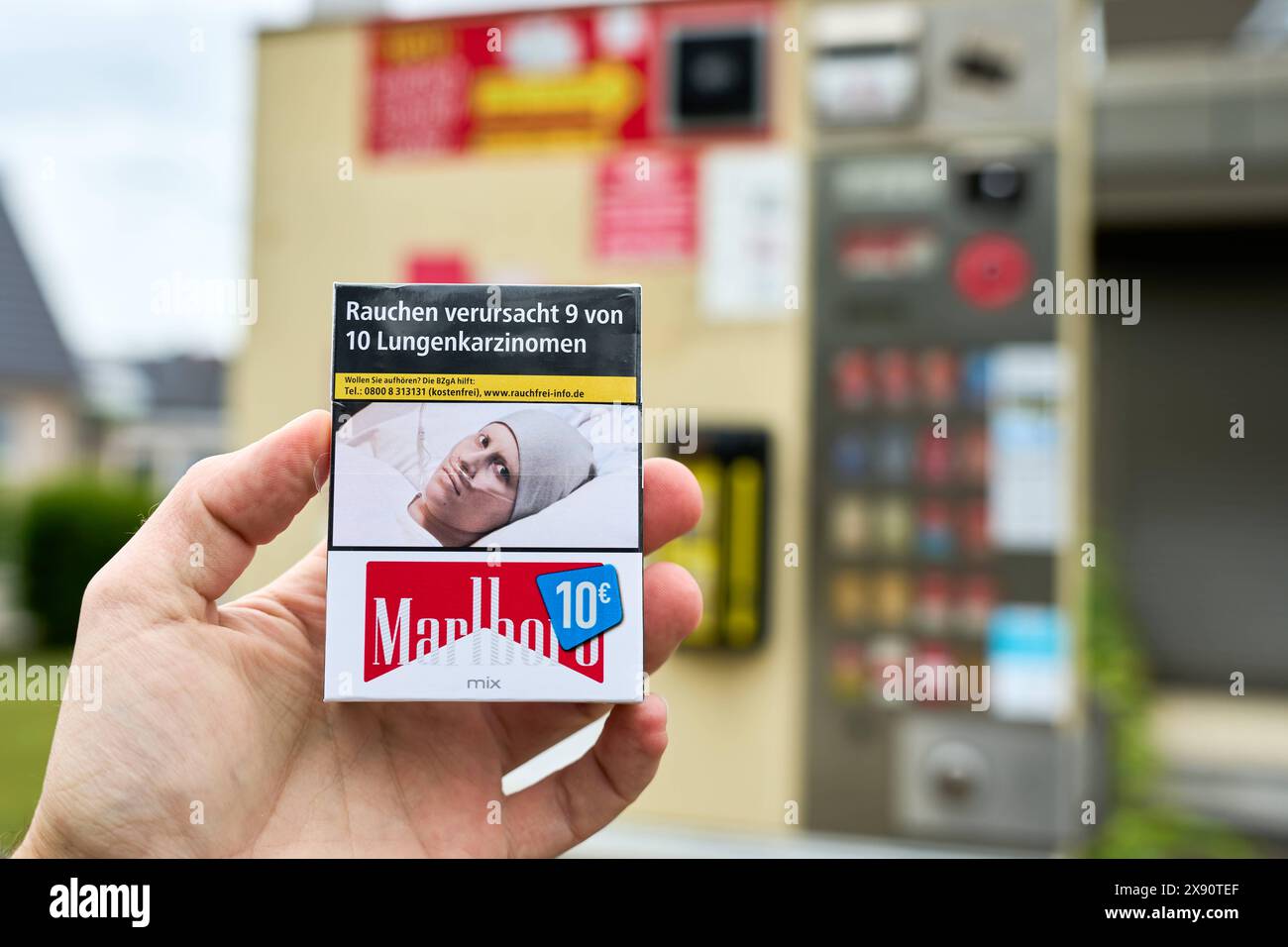 delhi duty free tobacco price list pdf Duty free tobacco shop hi-res stock photography and images - Page 2