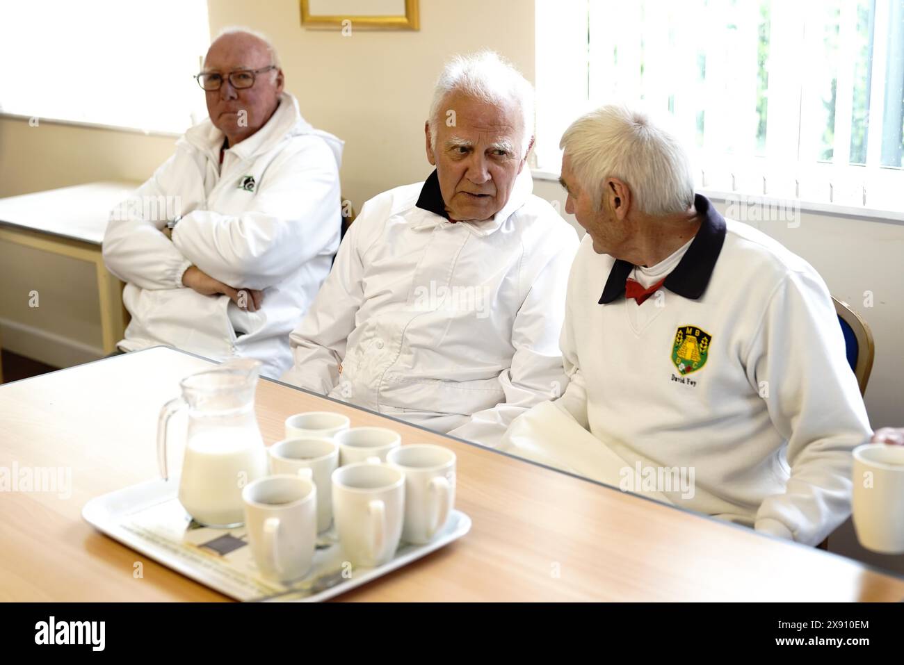 Club members ahead of a visit by Prime Minister Rishi Sunak at Market Bosworth Bowling Club, while on the General Election campaign trail. Picture date: Tuesday May 28, 2024. Stock Photo