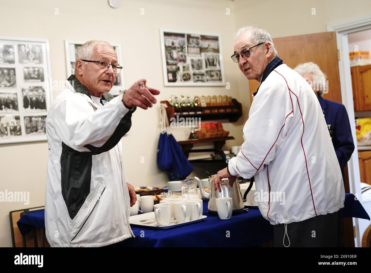 Club members ahead of a visit by Prime Minister Rishi Sunak at Market Bosworth Bowling Club, while on the General Election campaign trail. Picture date: Tuesday May 28, 2024. Stock Photo