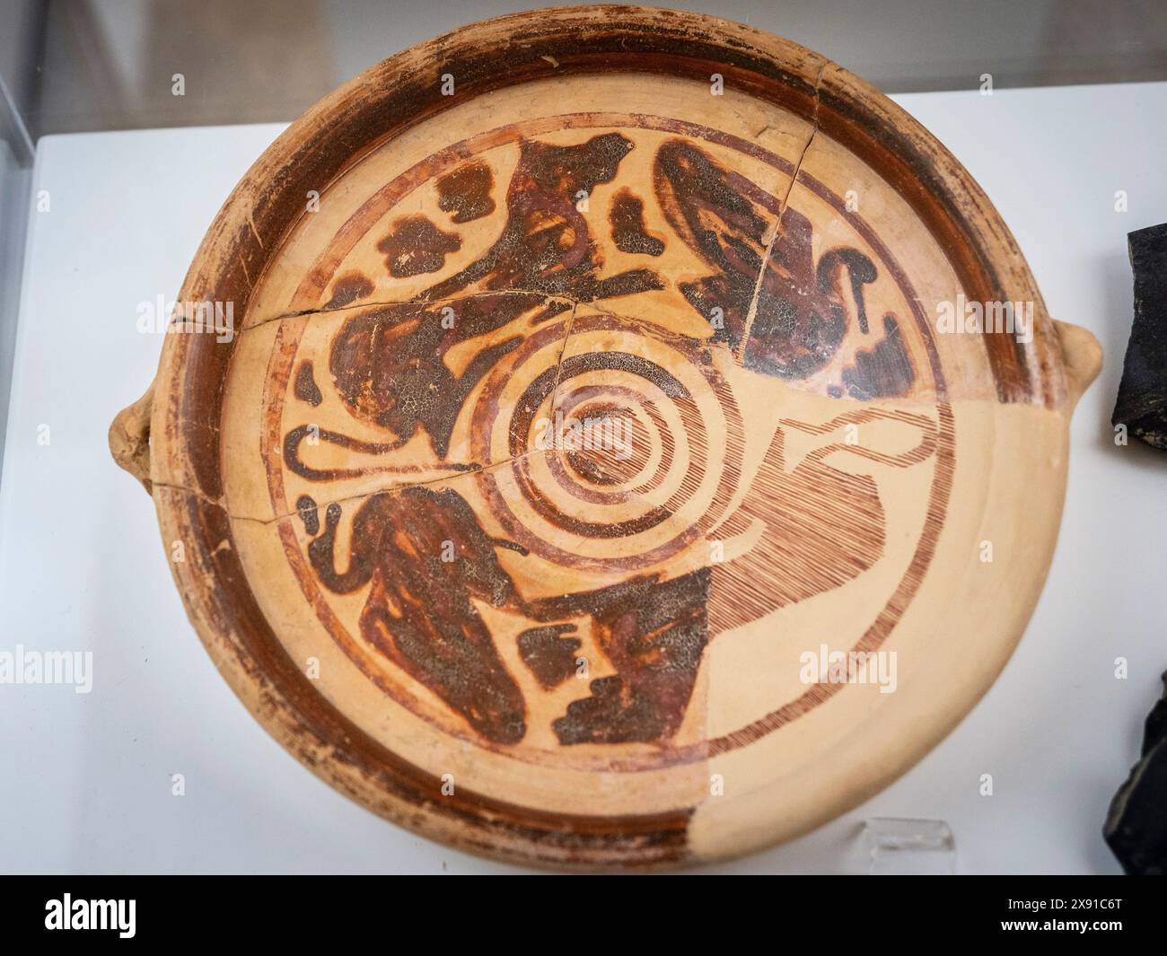 Corinthian cup, Ceramic wheel, 6th century BC., Huelva Museum, Huelva, Andalusia, Spain Stock Photo