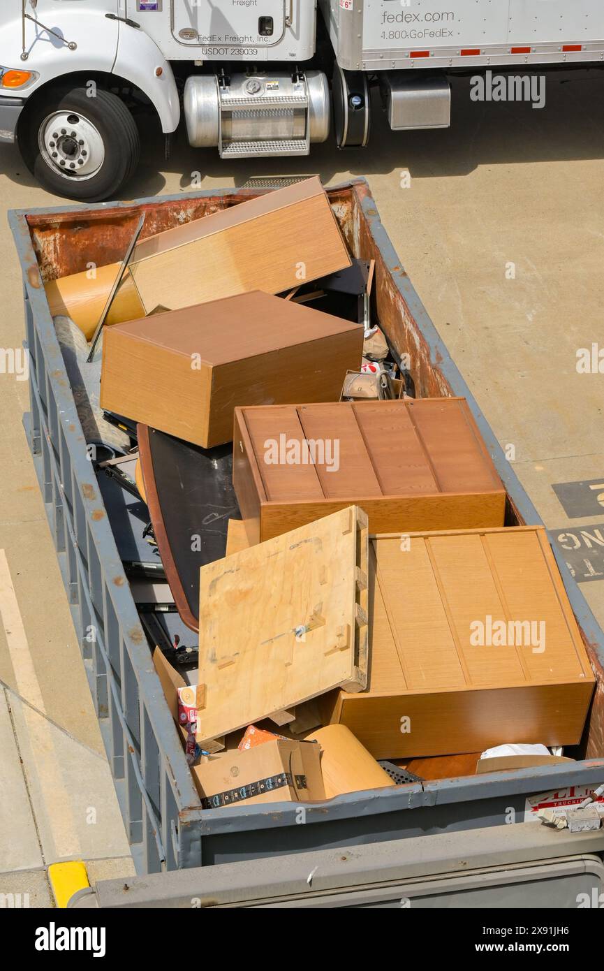 Full Skip Example Full skip office hi-res stock photography and images - Alamy