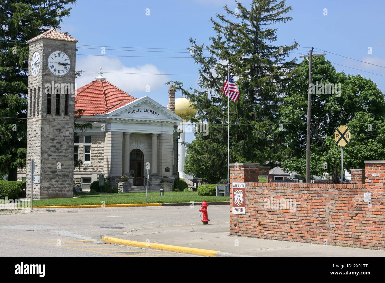 Atlanta Public Library & Clock tower, Atlanta, Illinois Stock Photo - Alamy