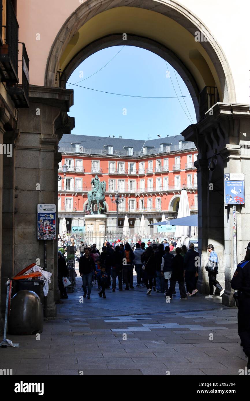Plaza mayor madrid arcade hi-res stock photography and images - Alamy