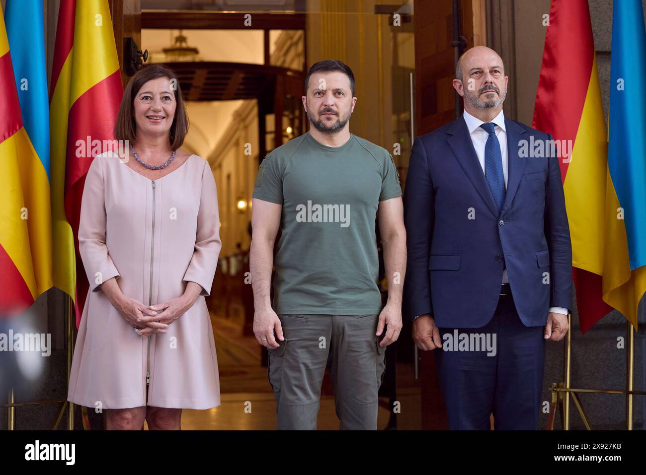 Madrid, Spain. 27th May, 2024. Ukrainian President Volodymyr Zelenskyy, center, poses with Spanish Congress President Francina Armengol, left, and Spanish Senate President Pedro Rollan, right, on arrival at the Congress of Deputies, May 27, 2024 in Madrid, Spain. Spain agreed to provide more than $1 billion dollars in military assistance as part of the new bilateral security agreement. Credit: Pool Photo/Ukrainian Presidential Press Office/Alamy Live News Stock Photo