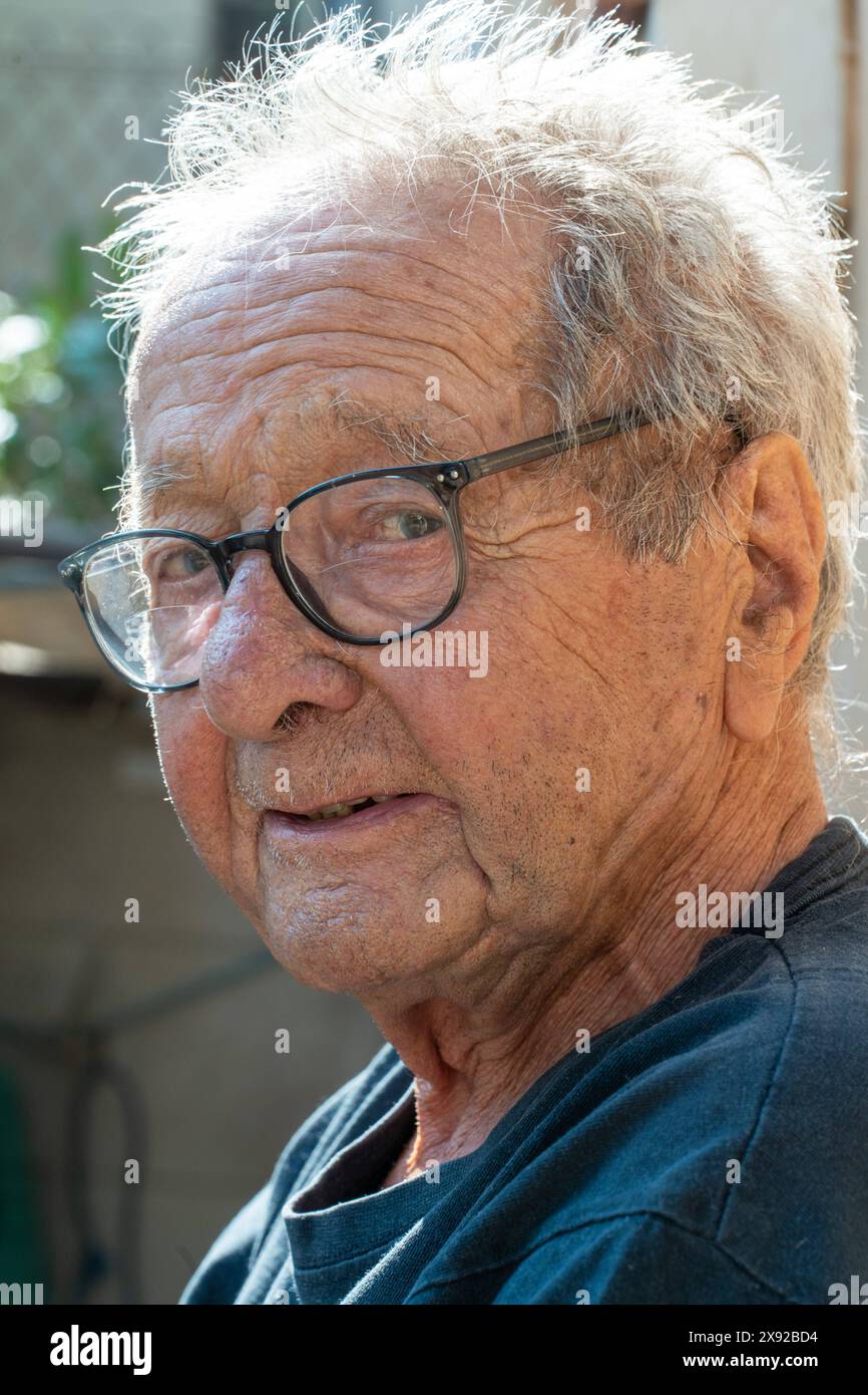 Portrait of a 90 year old senior man wearing glasses. 90 year old senior 016739 003 Stock Photo
