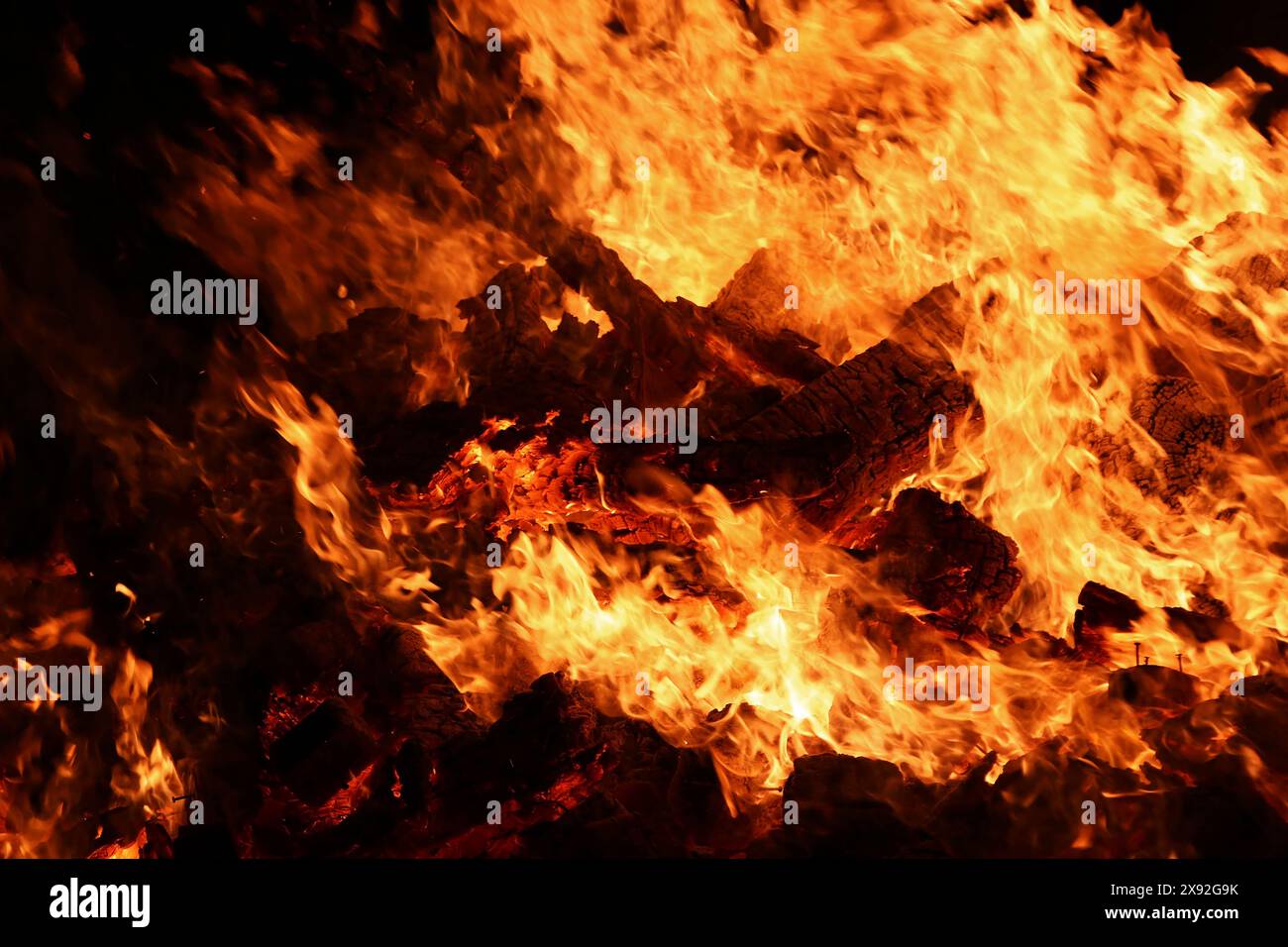 Burning red hot flying sparks hi-res stock photography and images - Alamy