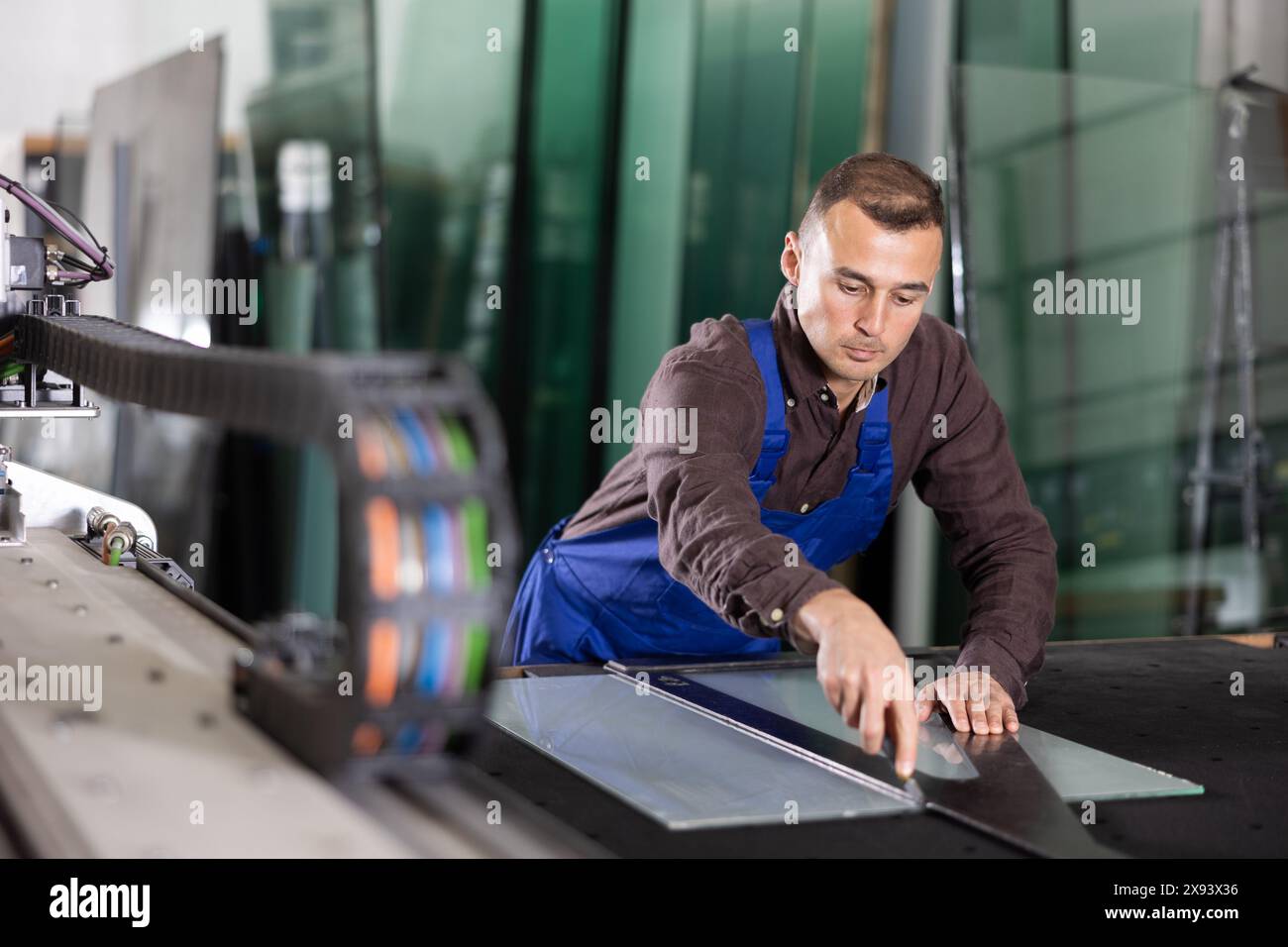 Technician cutting glass sheet with manual glass cutter Stock Photo - Alamy