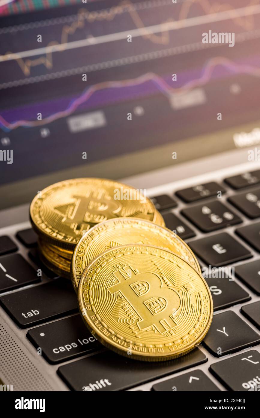 Gold coin hi-res stock photography and images - Page 9 - Alamy