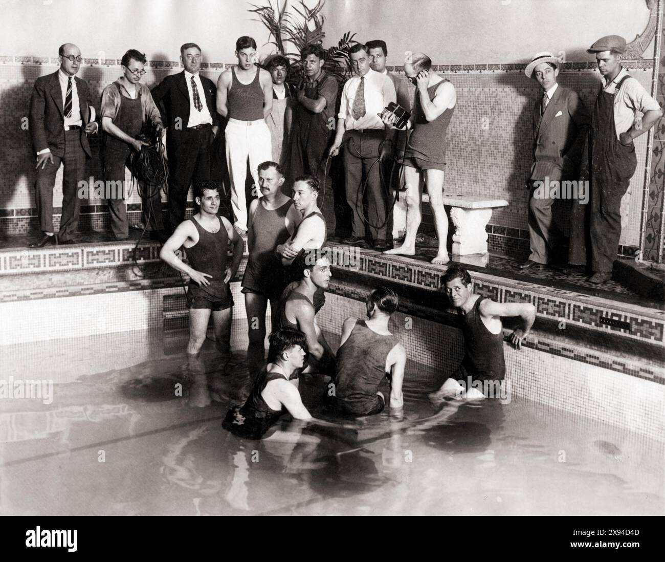 Houdini in a steel box underwater in a swimming pool, New York 1926 Stock Photo