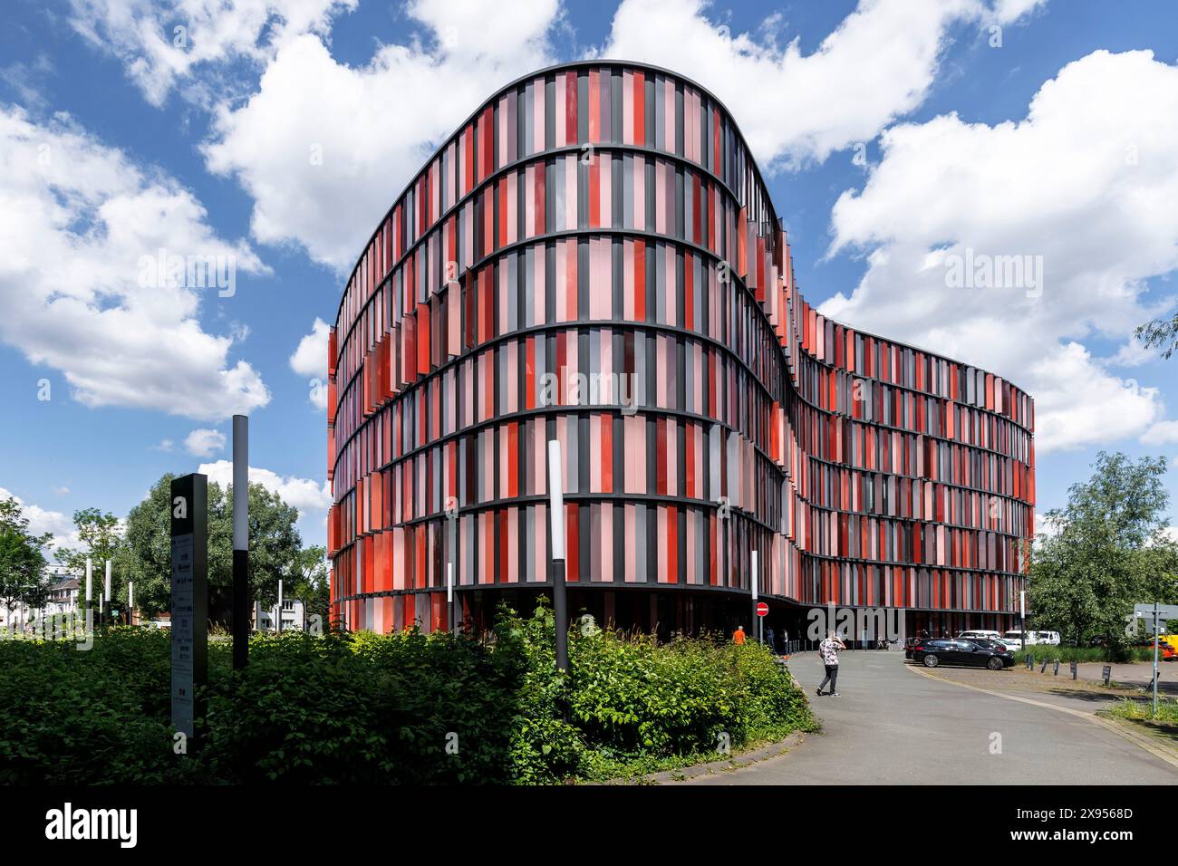the office building Cologne Oval Offices by the architects Louisa