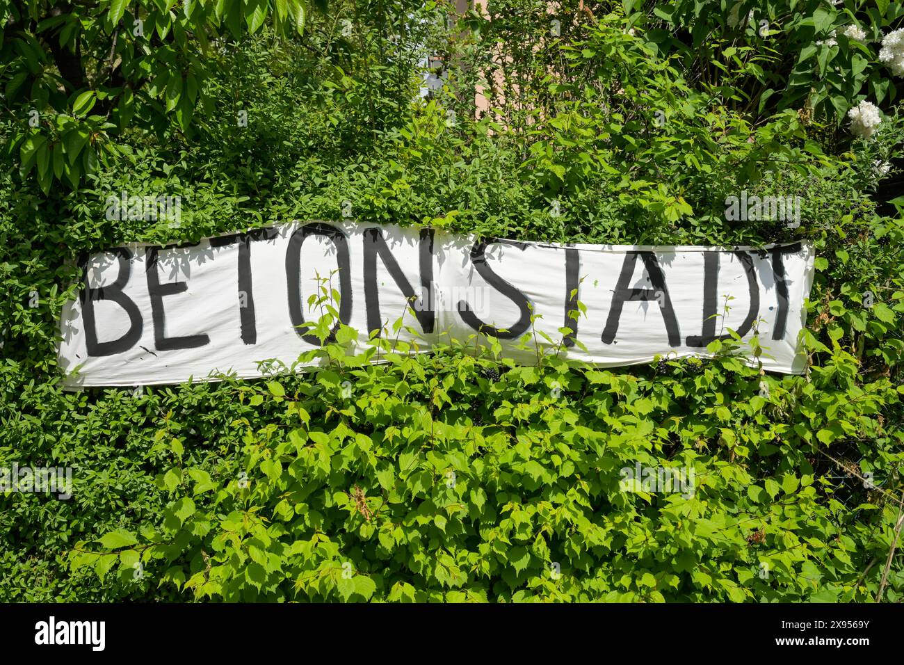 Protest against closure of allotment garden, Prinzregentenstraße, Wilmersdorf, Charlottenburg-Wilmersdorf, Berlin, Germany, Protest gegen Schließung K Stock Photo