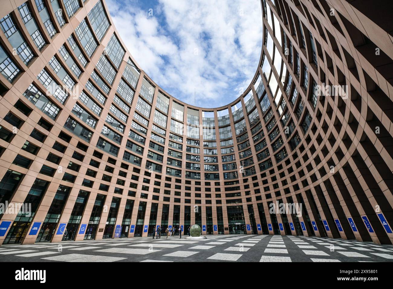 Courtyard, European Parliament, 1 All. du Printemps, Strasbourg, Bas-Rhin, France, Innenhof, Europäisches Parlament, 1 All. du Printemps, Straßburg, D Stock Photo