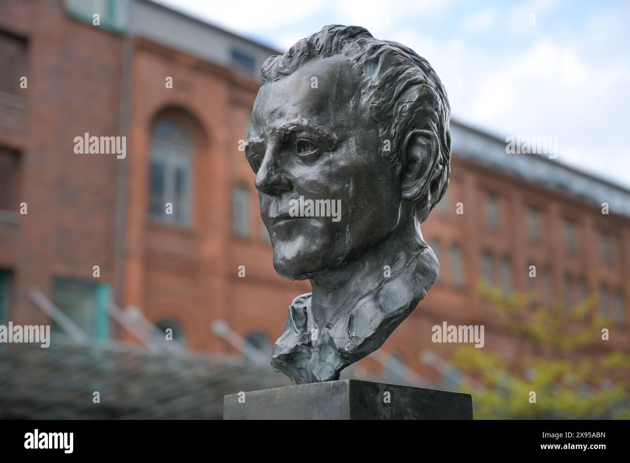 Bust of Georg Elser, Street of Remembrance, Spreebogen, Moabit, Mitte