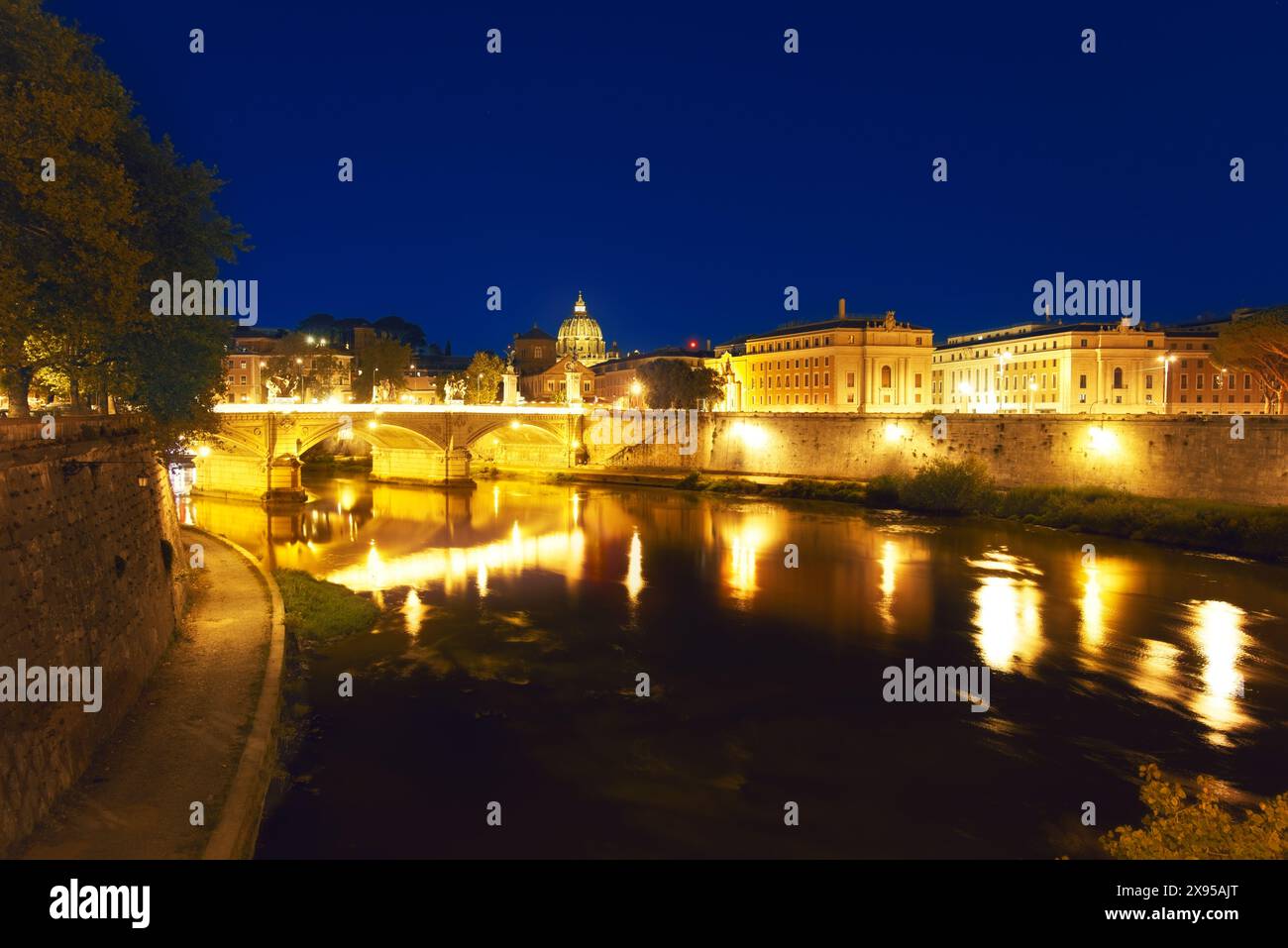 Night rome cityscape view hi-res stock photography and images - Alamy