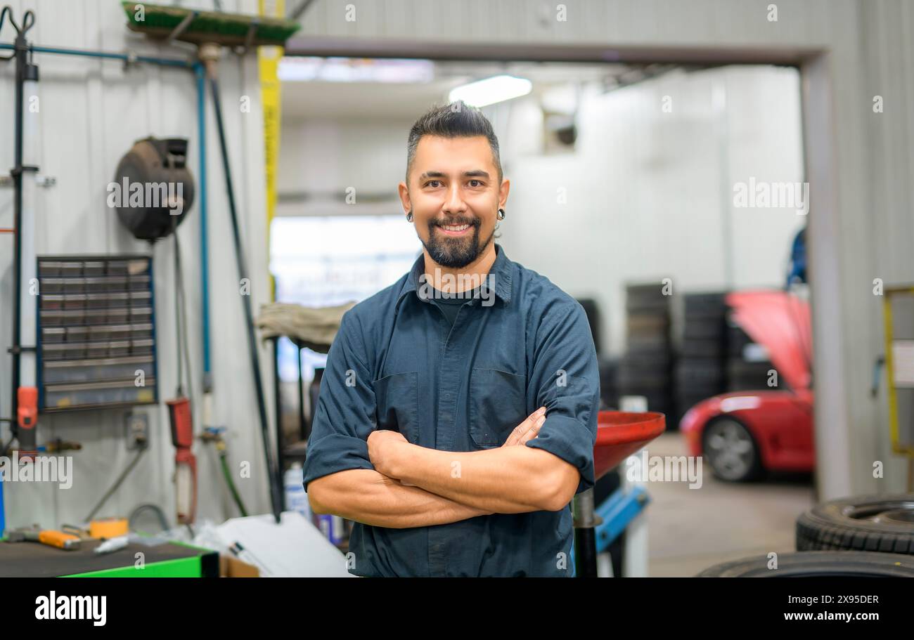 Mechanic in uniform cross hi-res stock photography and images - Alamy