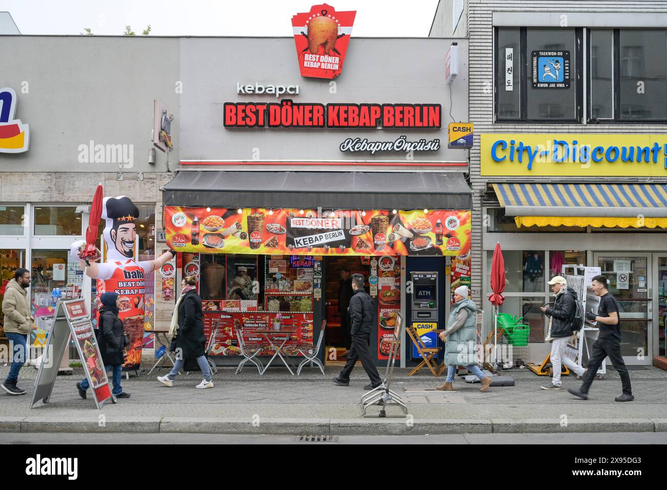 Döner Kebap snack bar, street scene, Turmstrasse, Moabit, Mitte, Berlin