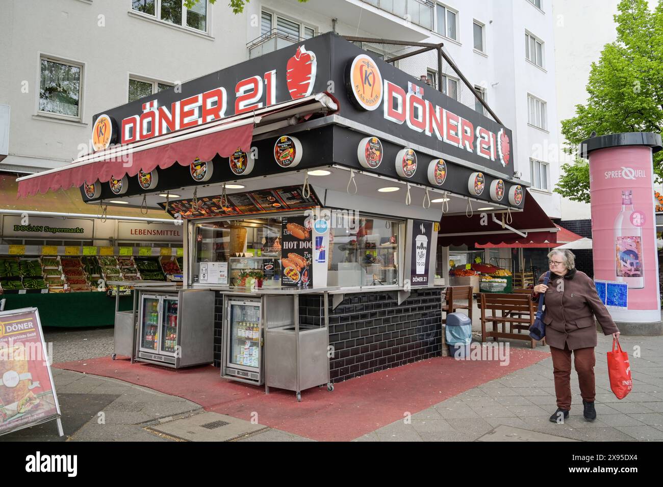Döner Kebap snack bar, street scene, Turmstrasse, Moabit, Mitte, Berlin
