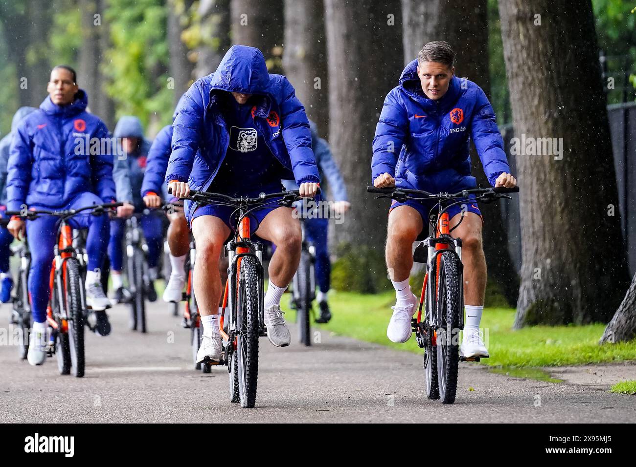 Zeist, Netherlands. 29th May, 2024. ZEIST, NETHERLANDS - MAY 29: Matthijs de Ligt of the Netherlands and Joey Veerman of the Netherlands prior to a Training Session of the Netherlands Men's Football Team ahead of EURO 2024 at the KNVB Campus on May 29, 2024 in Zeist, Netherlands. (Photo by Rene Nijhuis/Orange Pictures) Credit: Orange Pics BV/Alamy Live News Stock Photo