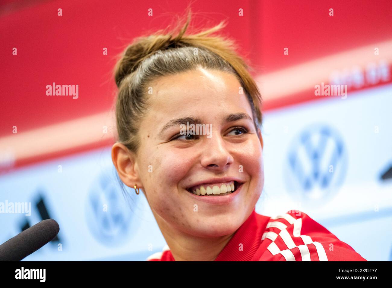 Lena Oberdorf (Deutschland) lachend, GER, DFB Frauen Nationalmannschaft